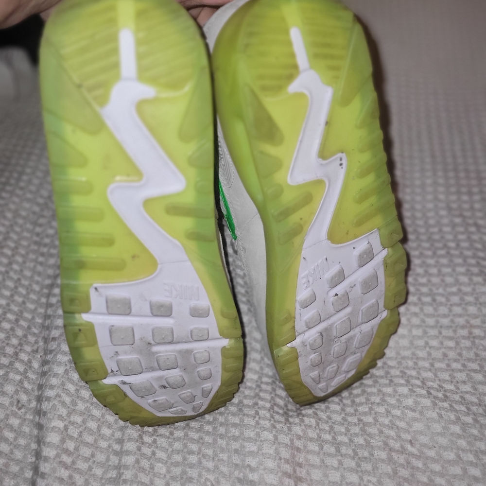 Nike Air Max Sneakers with Neon Green Accents - Picture 4 of 6